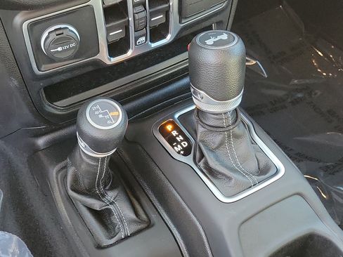 Used 2024 Jeep Wrangler Unlimited Sport AWD/4WD image 28