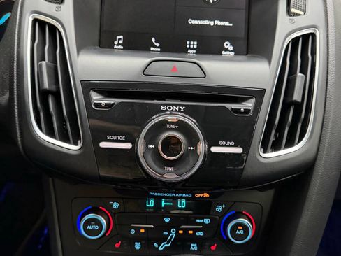 Used 2018 Ford Focus SEL w/ Cold Weather Package FWD image 27