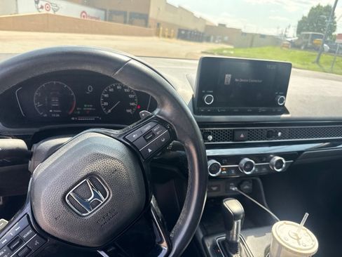 Used 2023 Honda Civic Sport image 3
