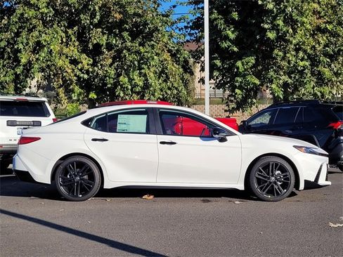 New 2026 Toyota Camry Hybrid image 4