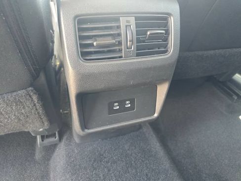 Used 2025 Nissan Rogue SV FWD image 27