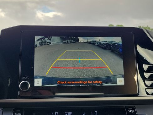 Used 2025 Toyota Camry SE image 32