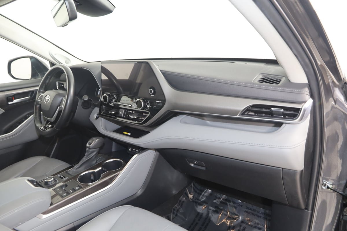 Used 2023 Toyota Highlander Limited AWD/4WD image 42