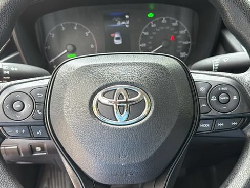 Used 2024 Toyota Corolla LE w/ LE Convenience Package FWD image 11