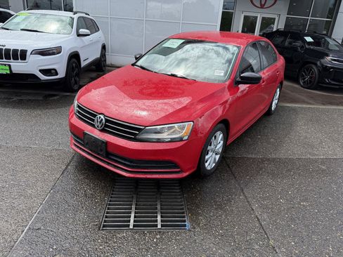 Used 2015 Volkswagen Jetta SE FWD image 2