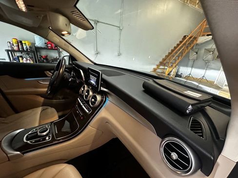 Used 2019 Mercedes-Benz GLC 300 4MATIC image 17