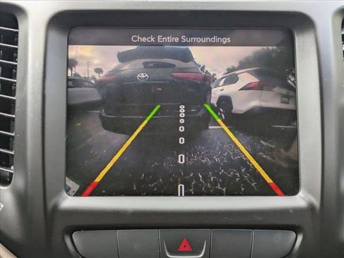 Used 2015 Jeep Cherokee Latitude w/ Comfort/Convenience Group image 12