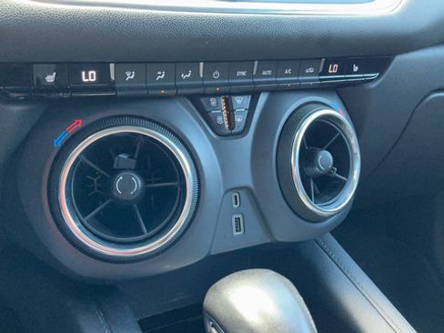 Used 2021 Chevrolet Blazer LT w/ Sound & Technology Package FWD image 17