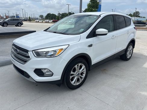 Used 2019 Ford Escape SE FWD image 1