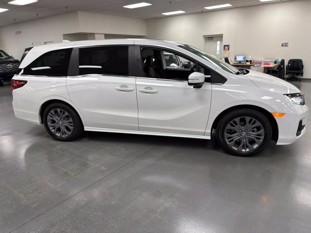 Used 2025 Honda Odyssey Touring image 8