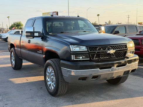 Used 2005 Chevrolet Silverado 2500 LT w/ Heavy-Duty Power Package AWD/4WD image 14