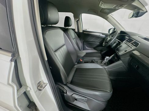 Used 2023 Volkswagen Tiguan SE image 30