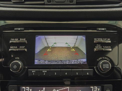 Used 2017 Nissan Rogue SV image 36