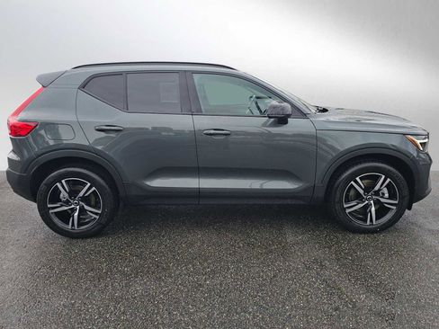 New 2026 Volvo XC40 B5 Core w/ Climate Package image 2