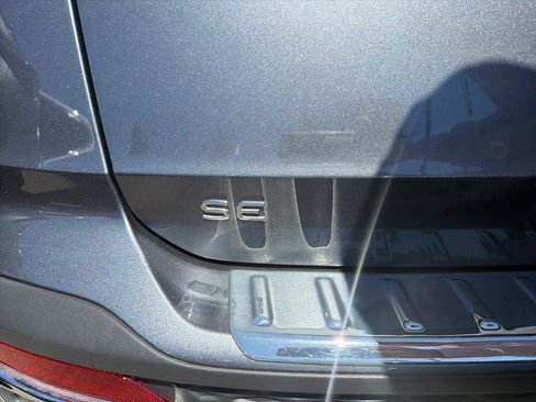 Used 2023 Volkswagen Taos SE w/ Panoramic Sunroof Package AWD/4WD image 10