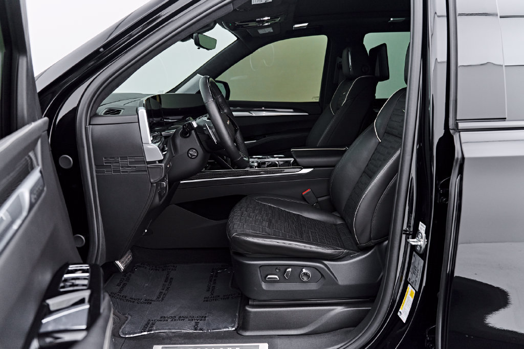 Used 2026 Cadillac Escalade V AWD/4WD image 43