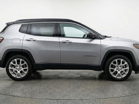 Used 2025 Jeep Compass Limited AWD/4WD image 11