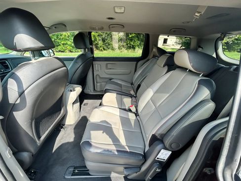 Used 2017 Kia Sedona LX w/ LX Essentials Premium Package FWD image 13
