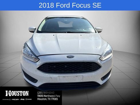 Used 2018 Ford Focus SE FWD image 4