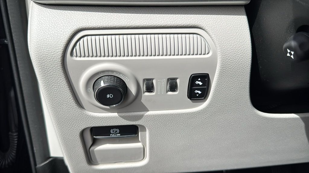 Used 2022 Jeep Wagoneer Series III w/ Premium Group I AWD/4WD image 7