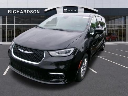 Used 2023 Chrysler Pacifica Touring-L FWD image 1