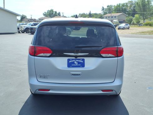 Used 2023 Chrysler Voyager LX FWD image 5