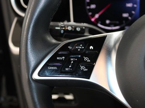 Used 2024 Mercedes-Benz GLC 300 4MATIC image 32