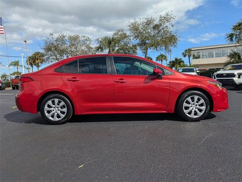 Used 2020 Toyota Corolla LE image 3