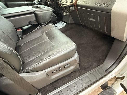 Used 2015 Ford F350 Lariat w/ Lariat Interior Package image 20