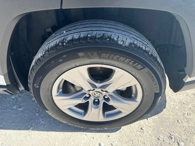 Used 2025 Toyota RAV4 XLE AWD/4WD image 21