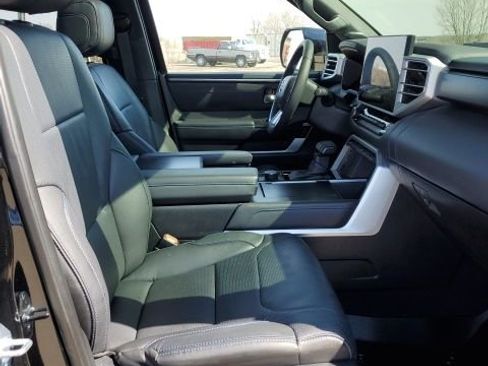 Used 2025 Toyota Tundra Platinum w/ TRD Off-Road Package AWD/4WD image 27