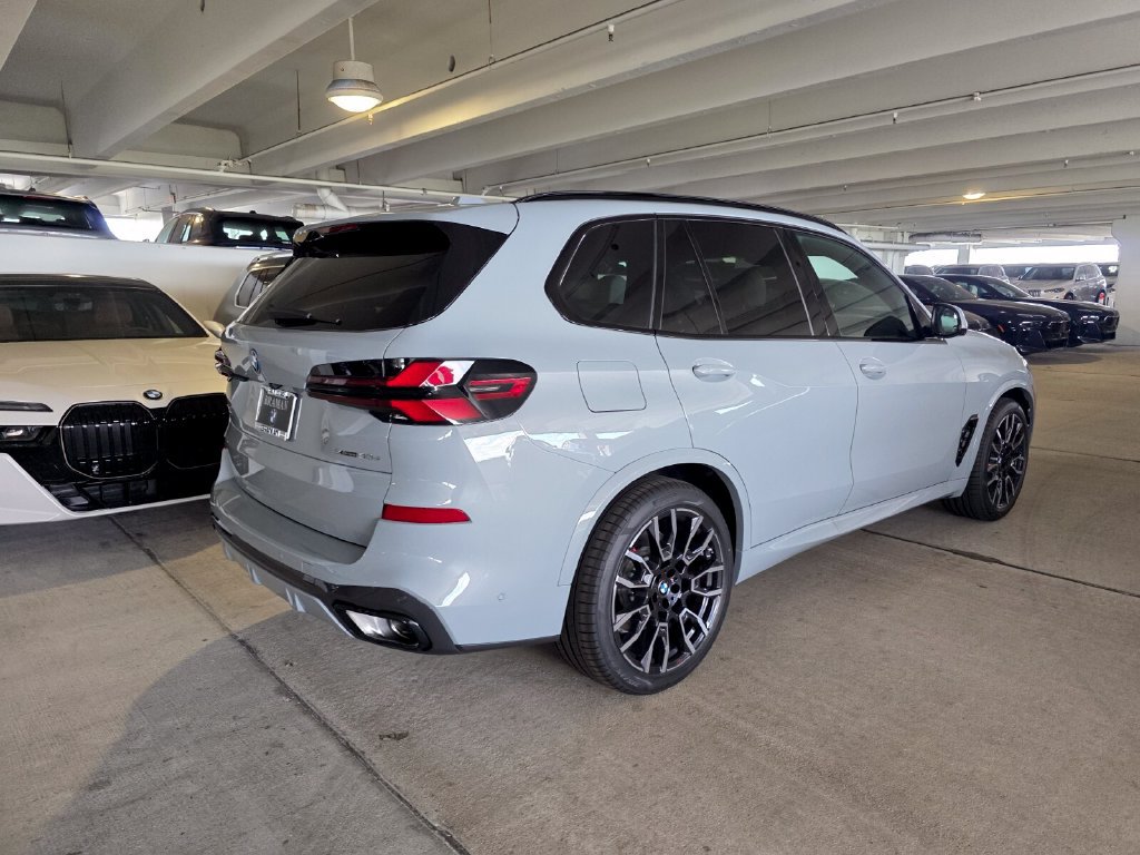 New 2026 BMW X5 xDrive50e w/ M Sport Package AWD/4WD image 4