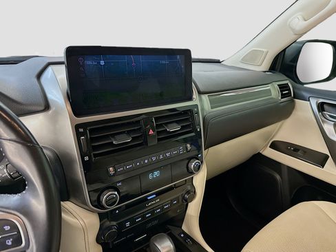 Used 2023 Lexus GX 460 Premium w/ Accessory Package image 26