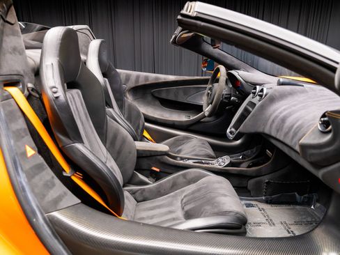 Used 2020 McLaren 600LT Spider RWD image 55