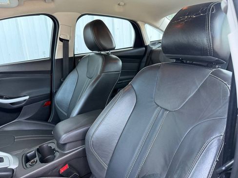 Used 2014 Ford Focus SE w/ Equipment Group 201A FWD image 12