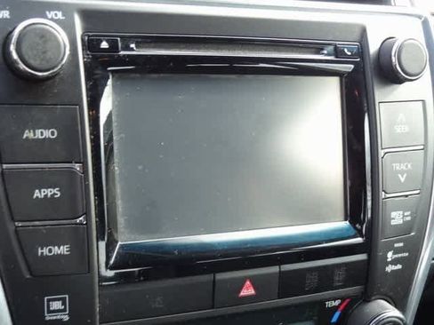 Used 2015 Toyota Camry XSE image 12