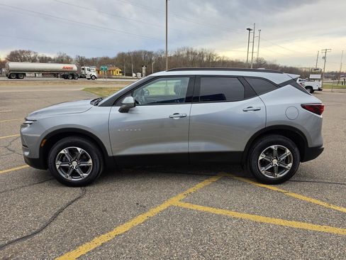Used 2023 Chevrolet Blazer LT w/ Convenience Package AWD/4WD image 2