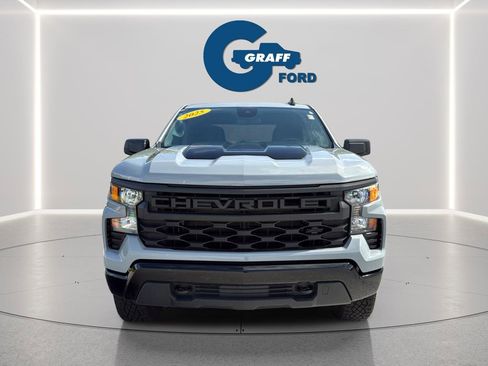 Used 2025 Chevrolet Silverado 1500 Custom Trail Boss w/ Dark Appearance Package AWD/4WD image 2