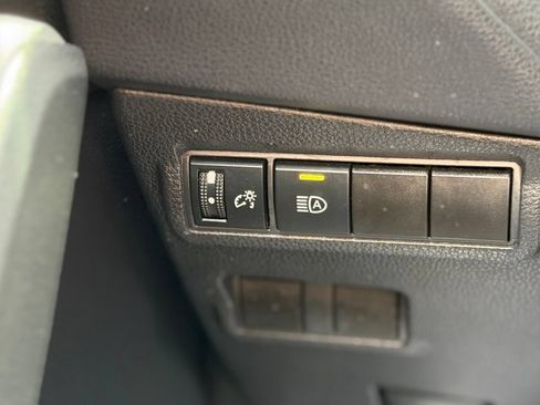 Used 2025 Toyota Corolla Cross XLE AWD/4WD image 24