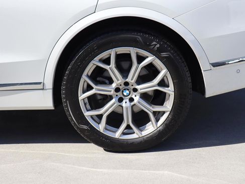 Used 2024 BMW X7 xDrive40i image 8