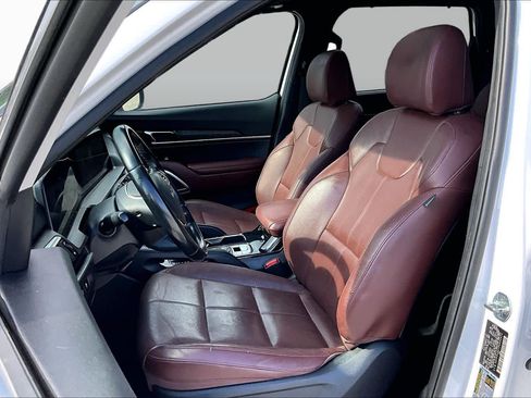 Used 2024 Kia Telluride EX w/ EX Captain's Chair Package FWD image 8