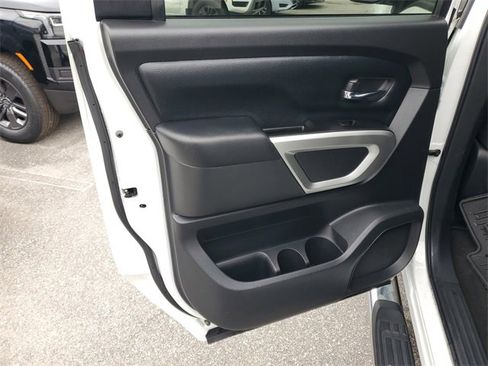 Used 2019 Nissan Titan SV image 26