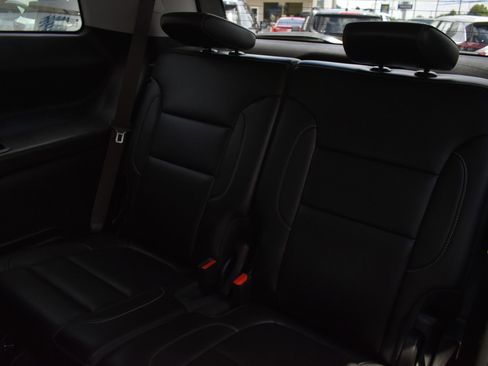 Used 2023 GMC Acadia SLT image 18