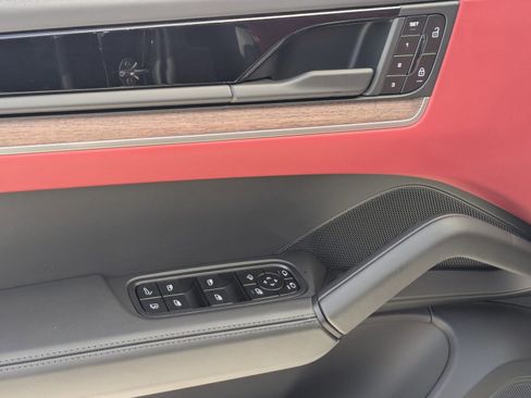 New 2025 Porsche Cayenne S image 14
