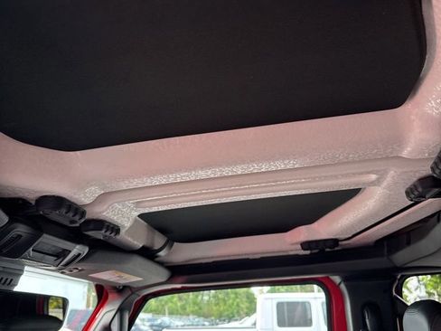 Used 2025 Jeep Gladiator Rubicon AWD/4WD image 7