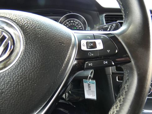 Used 2018 Volkswagen Golf S image 65