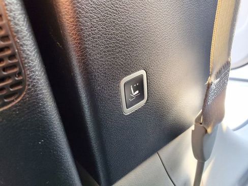 Certified 2024 Chrysler Pacifica Touring-L image 26