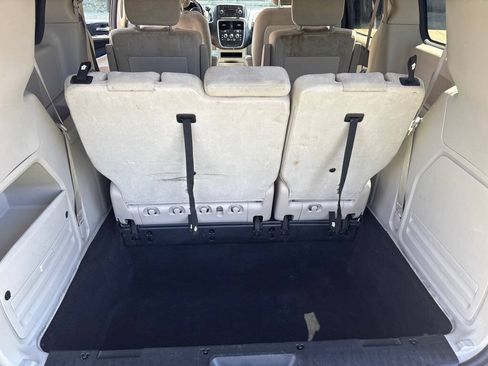 Used 2013 Dodge Grand Caravan SE FWD image 16