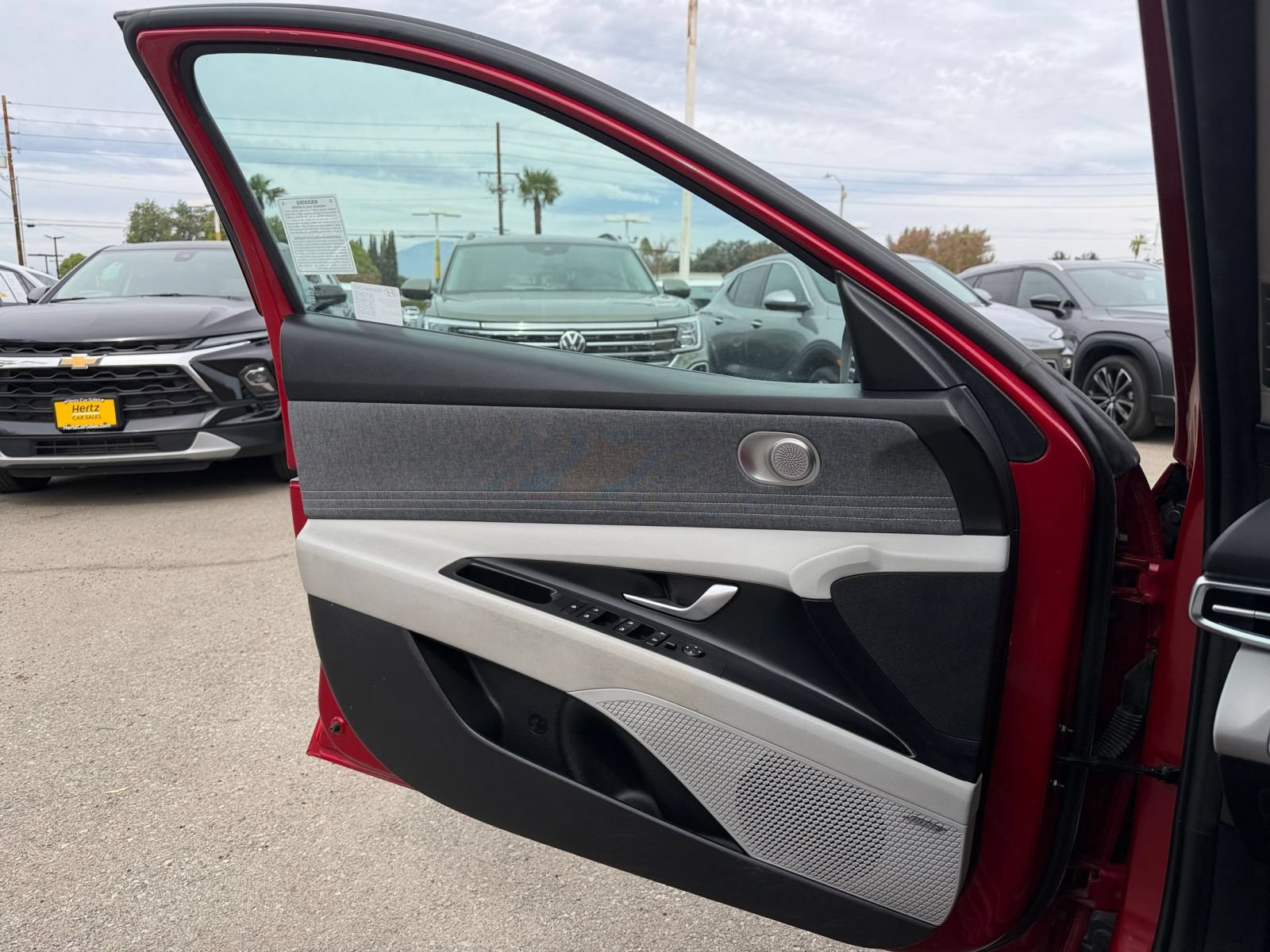Used 2025 Hyundai Elantra Limited FWD image 18