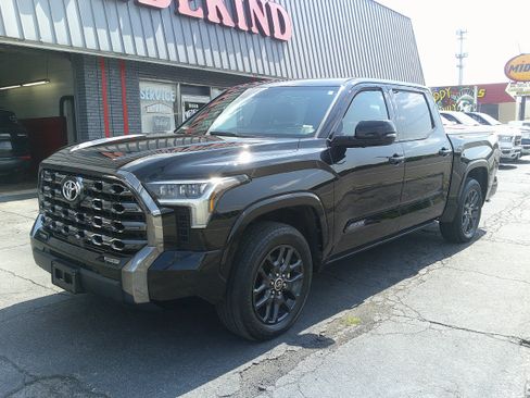 Used 2022 Toyota Tundra Platinum w/ Advanced Package AWD/4WD image 11